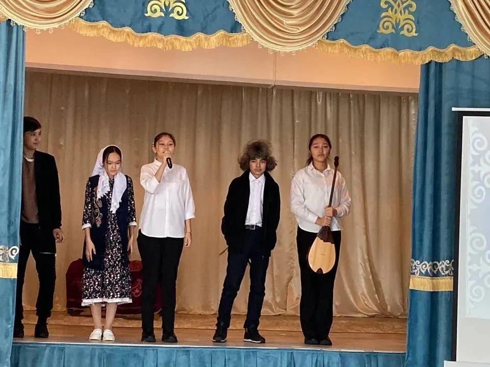 «Мұқағали - мәңгілік ғұмыр» тақырыбында мектебімізде әдеби кеш өткізілді